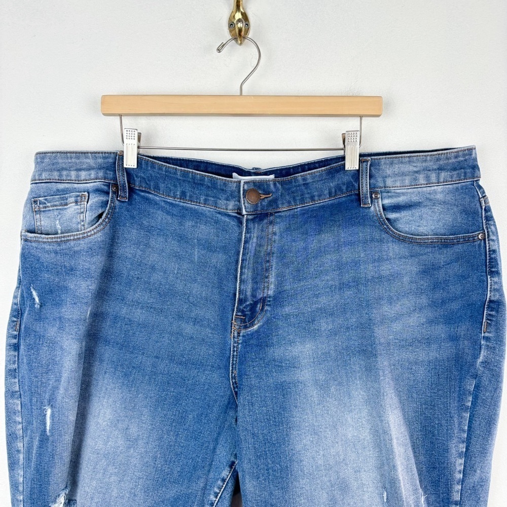 Lane Bryant Flex Magic Waistband Distressed Mid-Rise Boyfriend Capri Jean Sz 22 - Picture 3 of 8